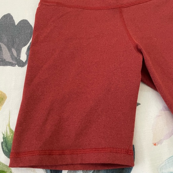 Aerie Chill Play Move bike shorts rust - Picture 2 of 9